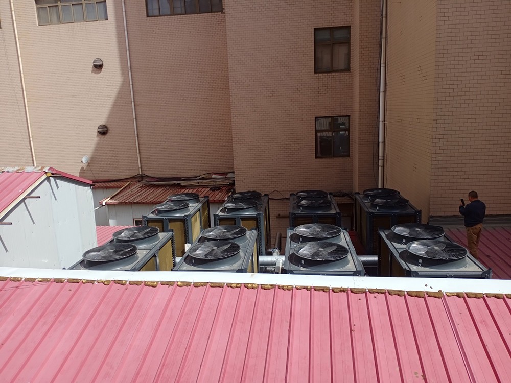張家口宣化區(qū)牌樓北街財(cái)神廟商業(yè)區(qū)鑫光大商廈空氣能二聯(lián)供工程