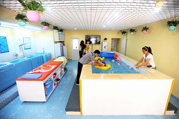 嬰兒游泳館熱水成就空氣源熱水器發(fā)展