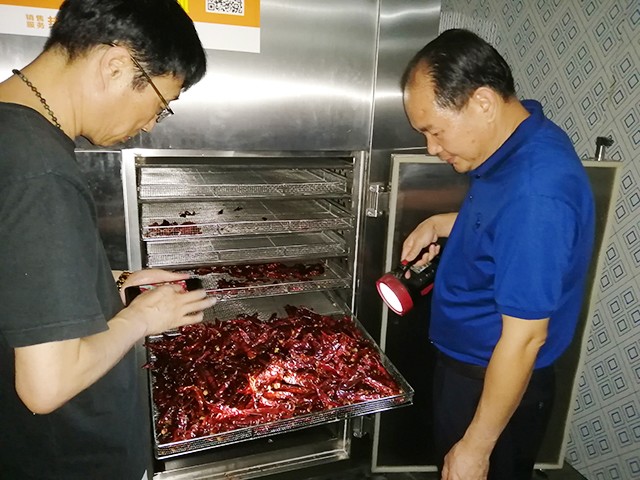 干燥效果完美！1000斤鮮辣椒一爐搞定，韓國(guó)客商很滿意！