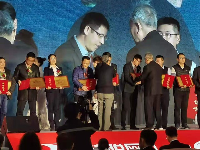 雙喜臨門！祝賀廣東瑞星榮獲“行業(yè)領(lǐng)軍人物”“空氣能熱
